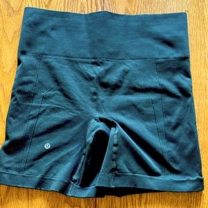 Lululemon yoga shorts